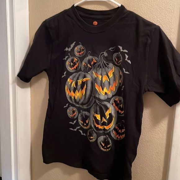 Shirt Kids Large 10-12 Black HALLOWEEN 🎃 PUMPKIN 🎃 T-SHIRT BATS GOOD CONDITION - Picture 1 of 4